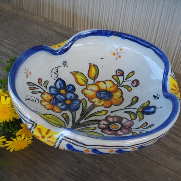 Majolica Style Bowl Talavera Pottery, Mexico - Picture 1 of 5